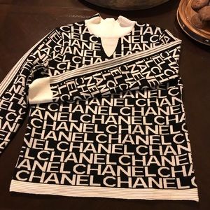 CHANEL Sweater